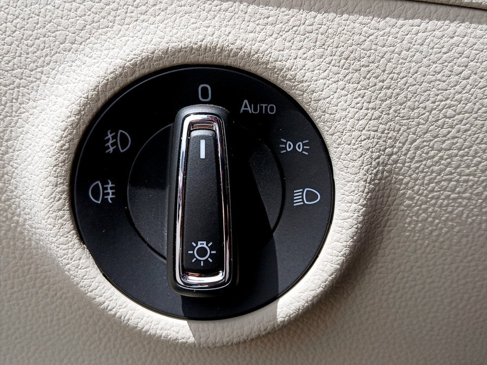 Skoda Superb Combi 2.0 TDI DSG Style | Bild 10 von 26