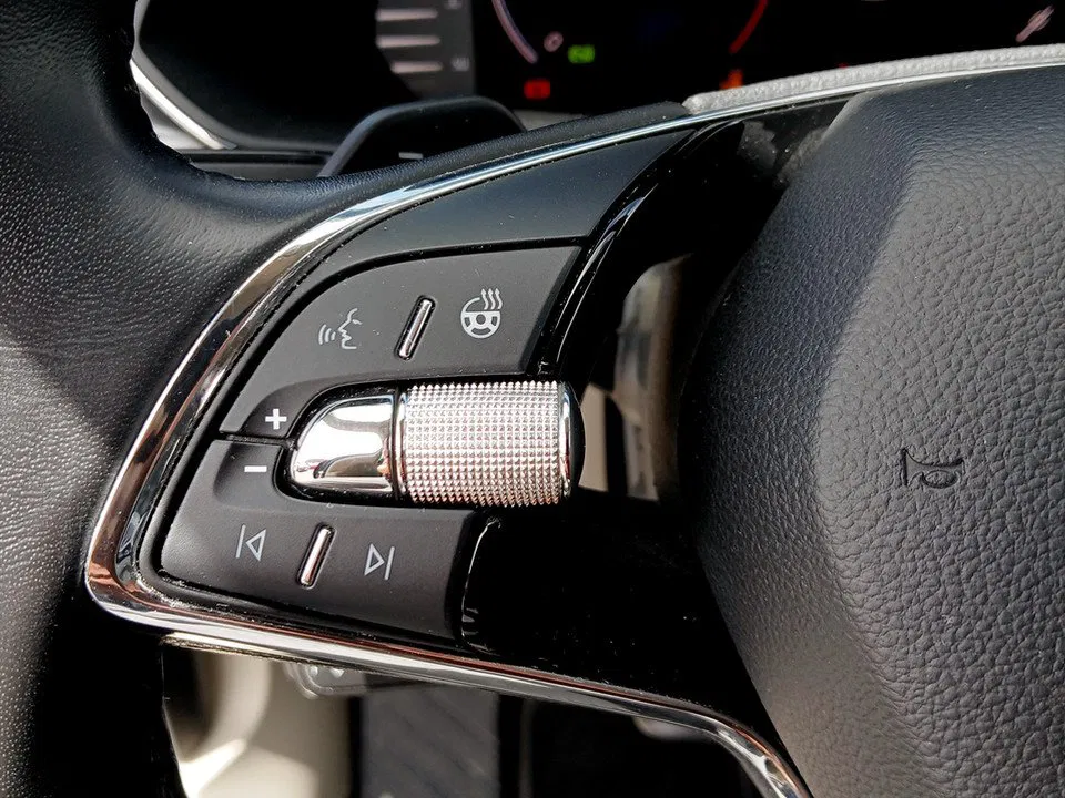 Skoda Superb Combi 2.0 TDI DSG Style | Bild 15 von 26