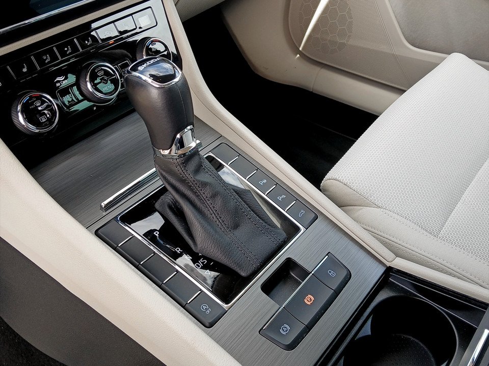 Skoda Superb Combi 2.0 TDI DSG Style | Bild 23 von 26