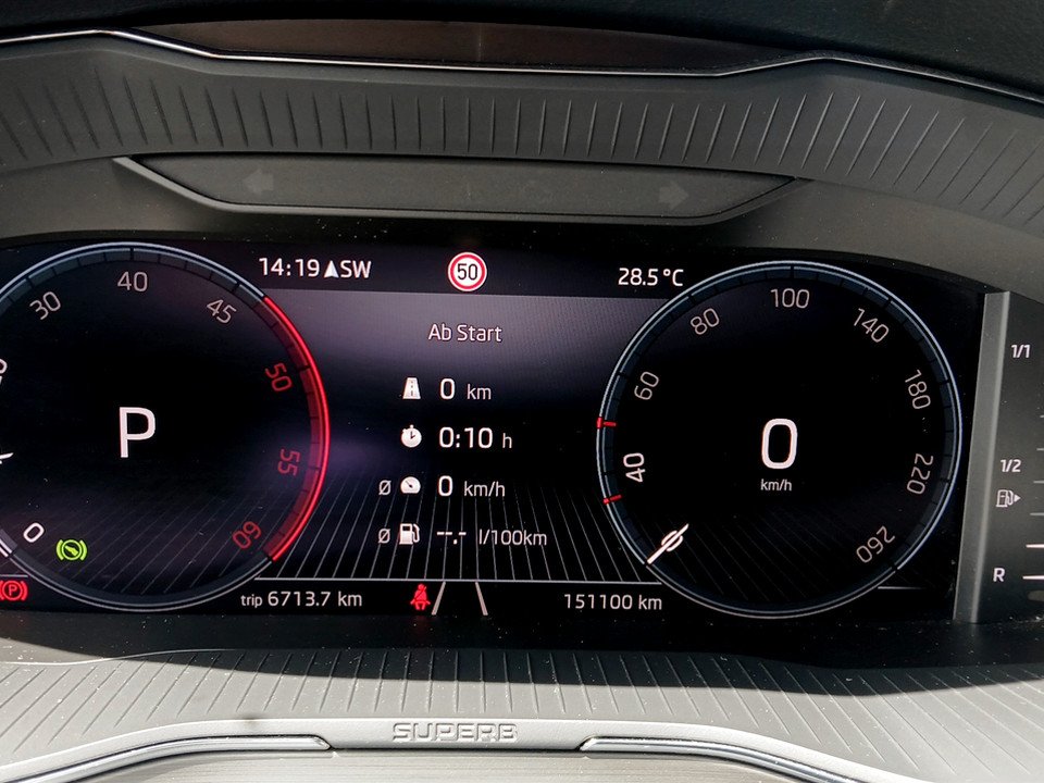 Skoda Superb Combi 2.0 TDI DSG Style | Bild 14 von 26