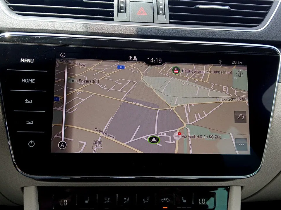 Skoda Superb Combi 2.0 TDI DSG Style | Bild 19 von 26