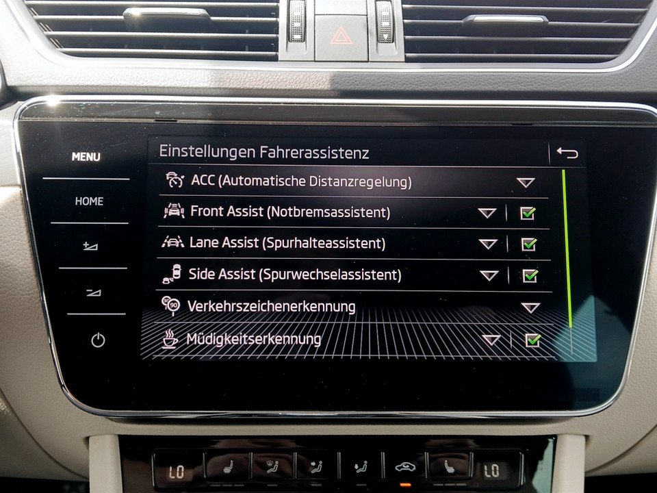 Skoda Superb Combi 2.0 TDI DSG Style | Bild 21 von 26
