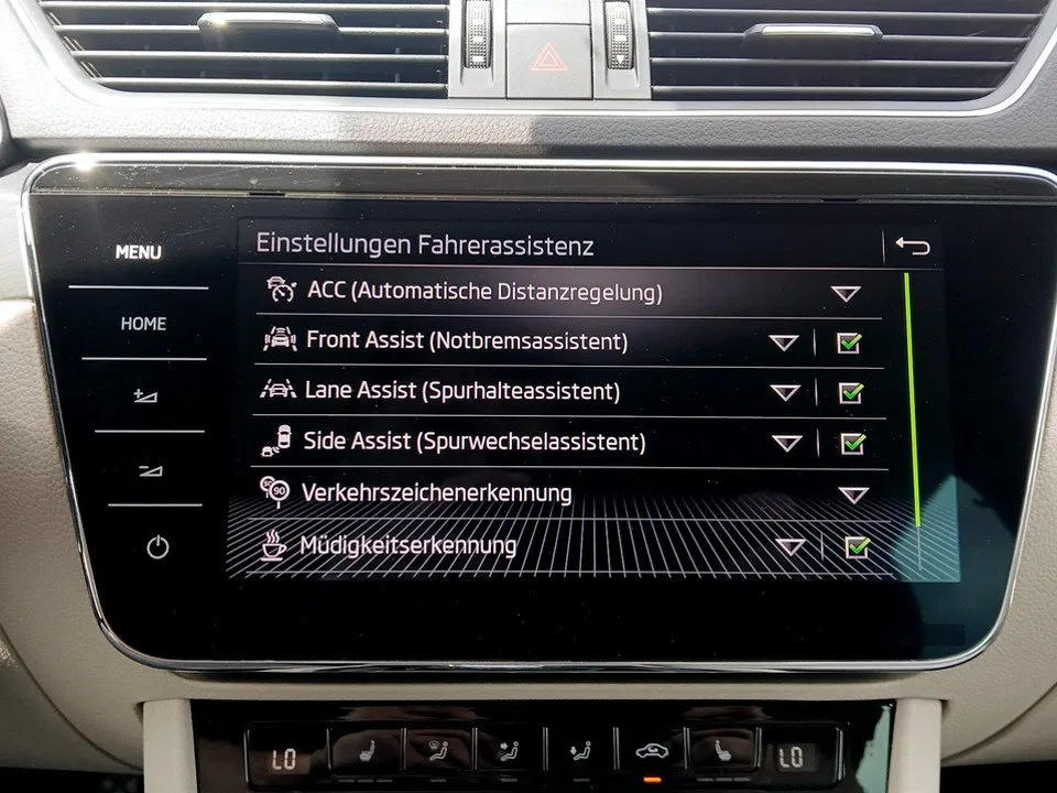 Skoda Superb Combi 2.0 TDI DSG Style | Bild 21 von 26