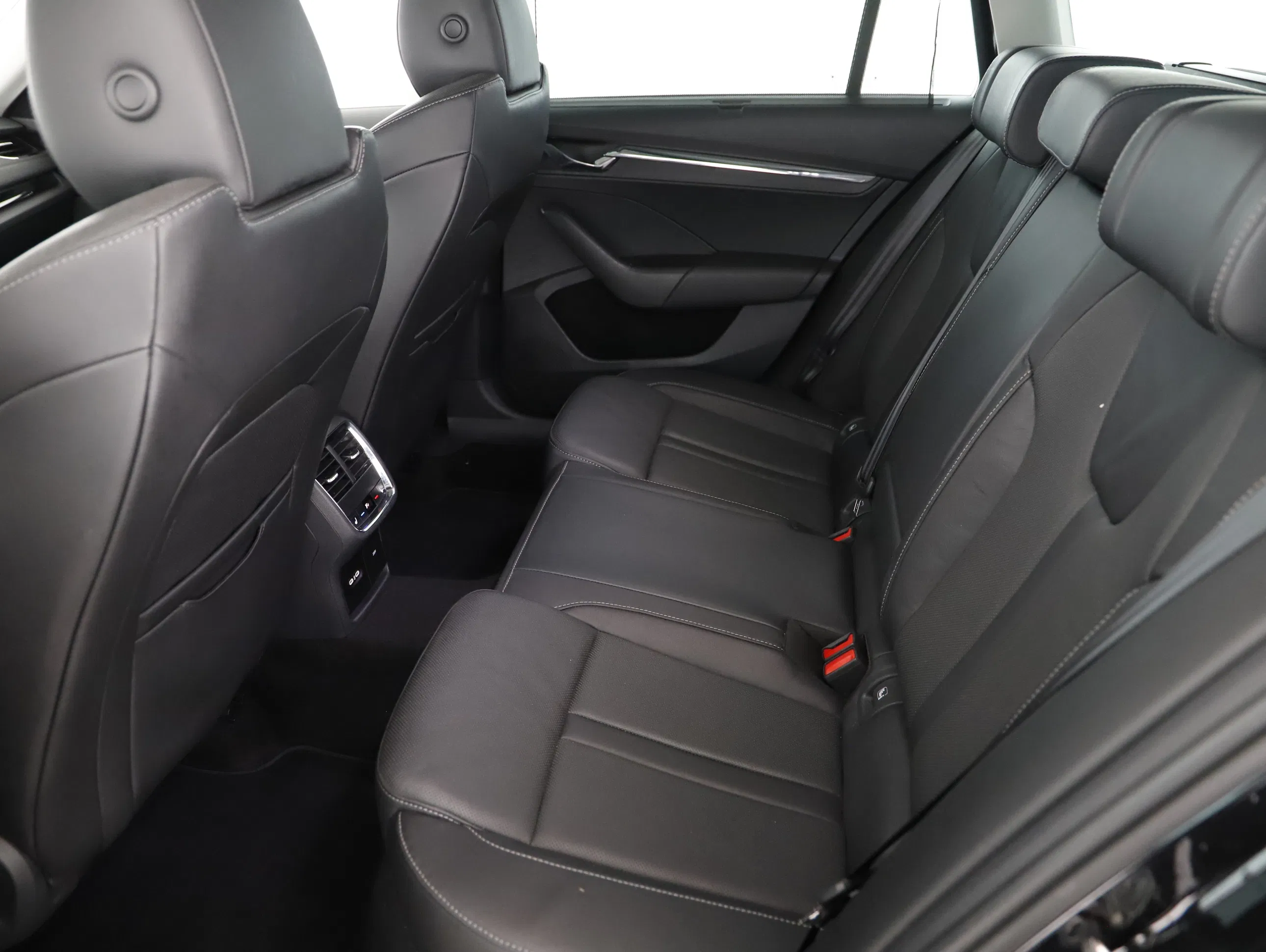 Skoda Octavia Combi 2.0TDI DSG | Bild 2 von 23