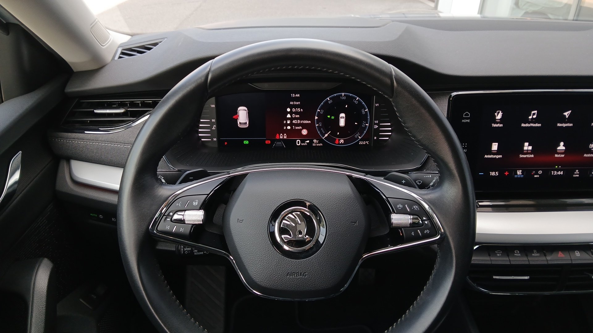 Skoda Octavia Combi 2.0 TDI Style | Bild 14 von 26