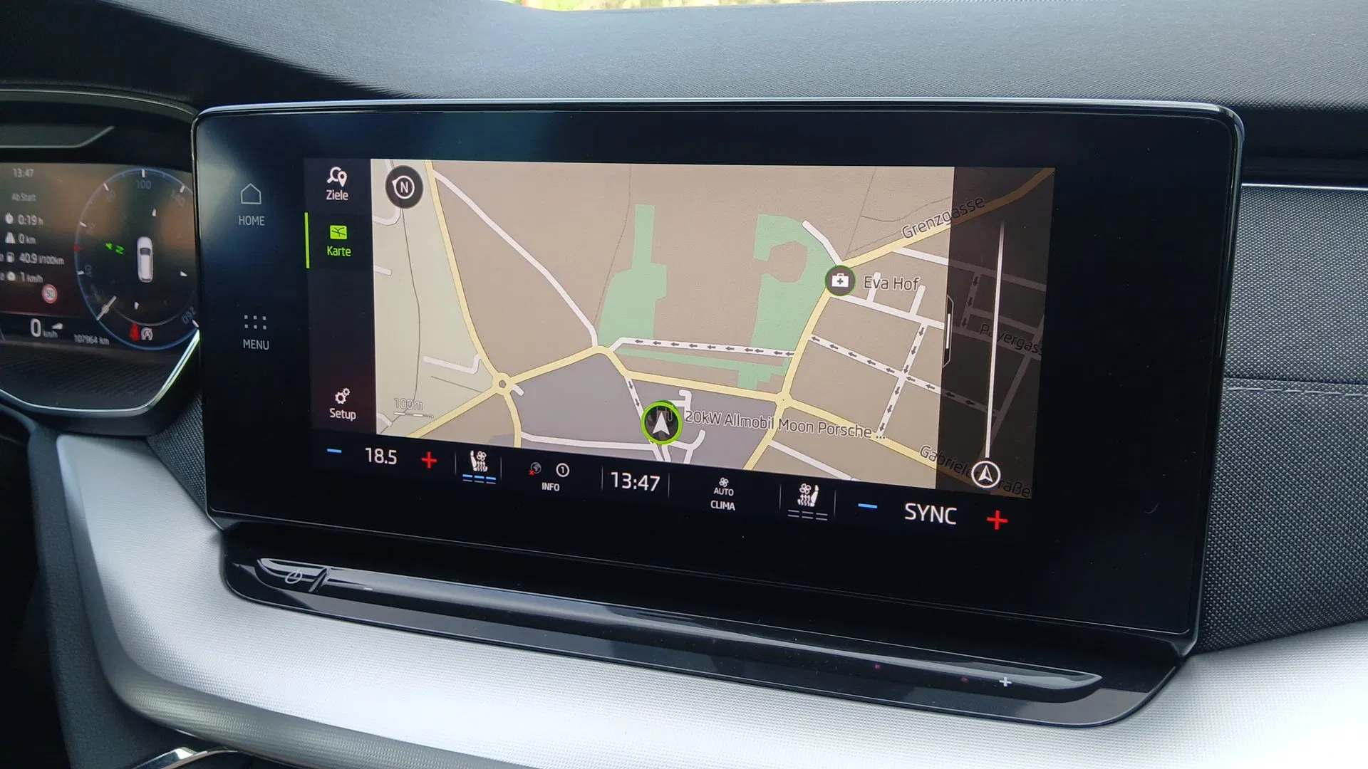 Skoda Octavia Combi 2.0 TDI Style | Bild 18 von 26