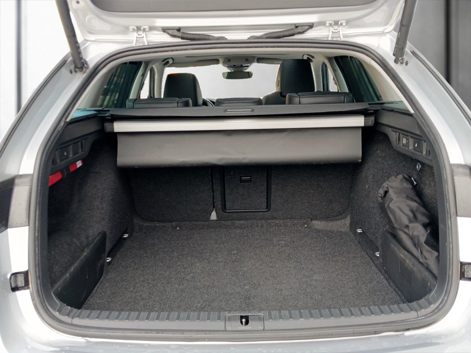 Skoda Octavia Combi 2.0 TDI Style | Bild 24 von 26