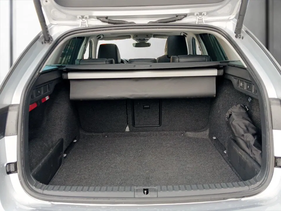 Skoda Octavia Combi 2.0 TDI Style | Bild 24 von 26