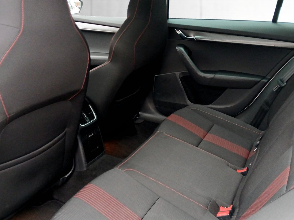 Skoda Octavia Combi 2.0TDI Style | Bild 17 von 19