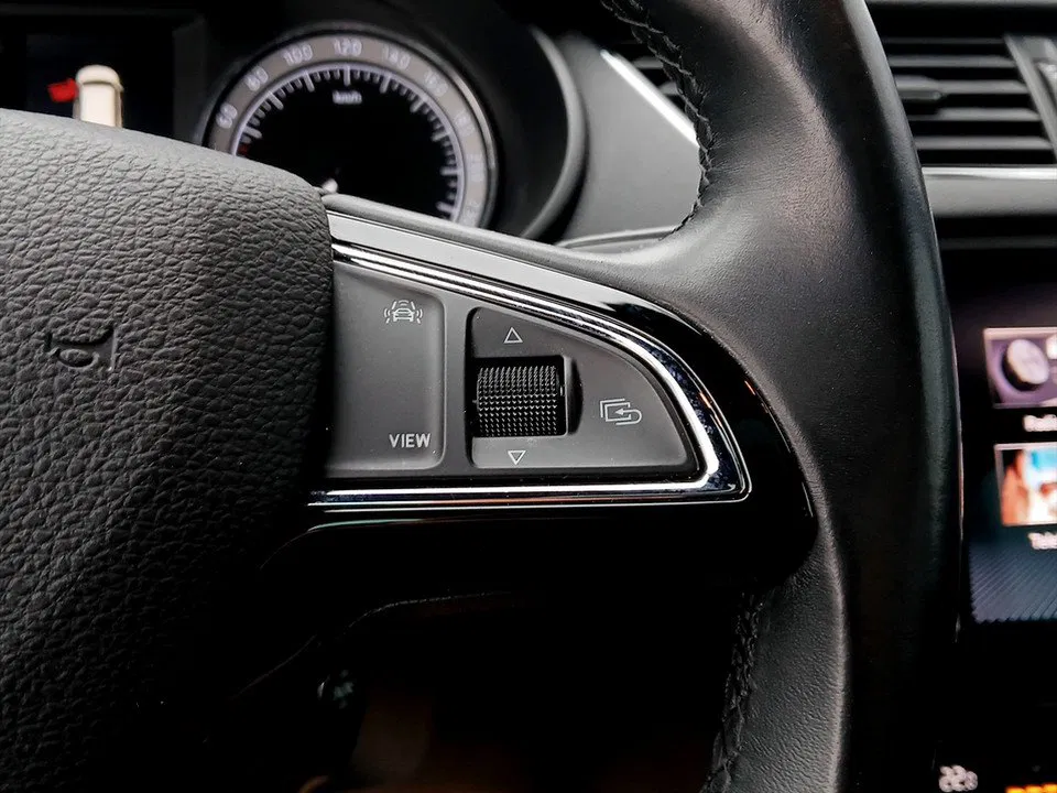 Skoda Octavia Combi 2.0TDI Style | Bild 12 von 19