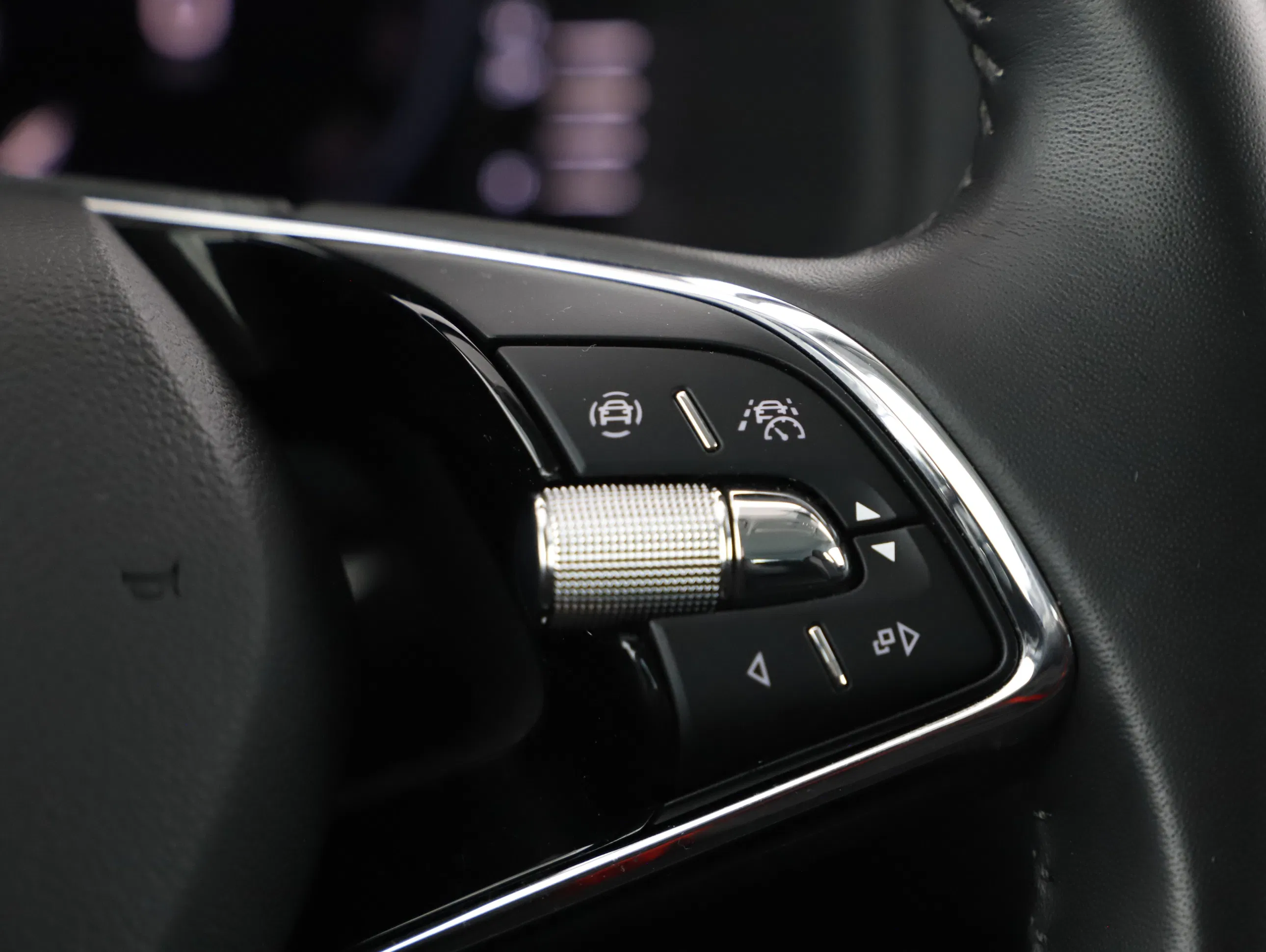 Skoda Karoq 2.0 TDI Ambition | Bild 12 von 22