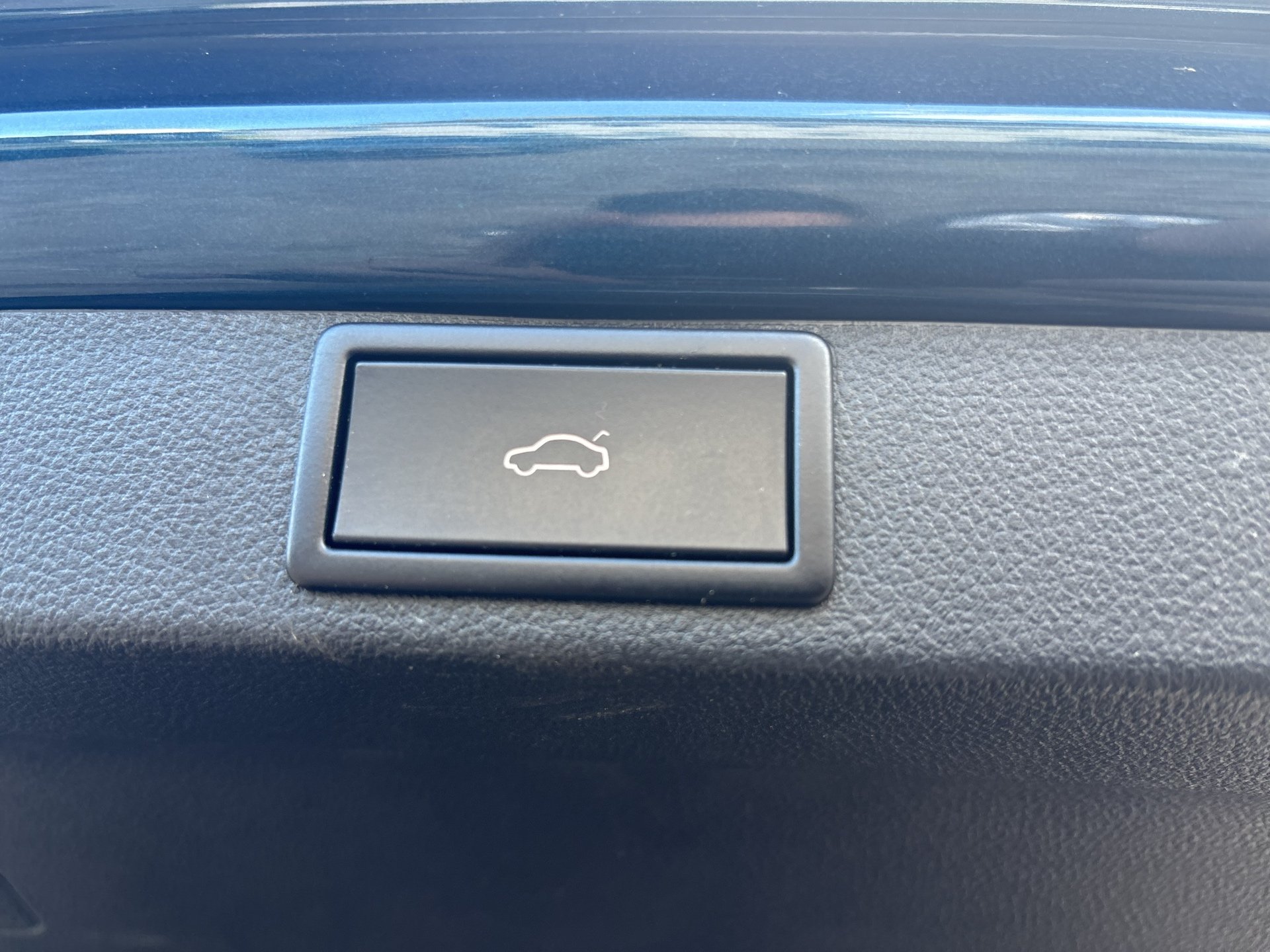 Skoda Octavia Combi 2.0 TDI Premium | Bild 23 von 24