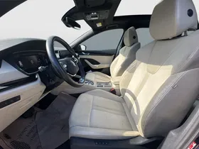 Skoda Octavia Combi 2.0 TDI Premium | Thumbnail 11 von 24