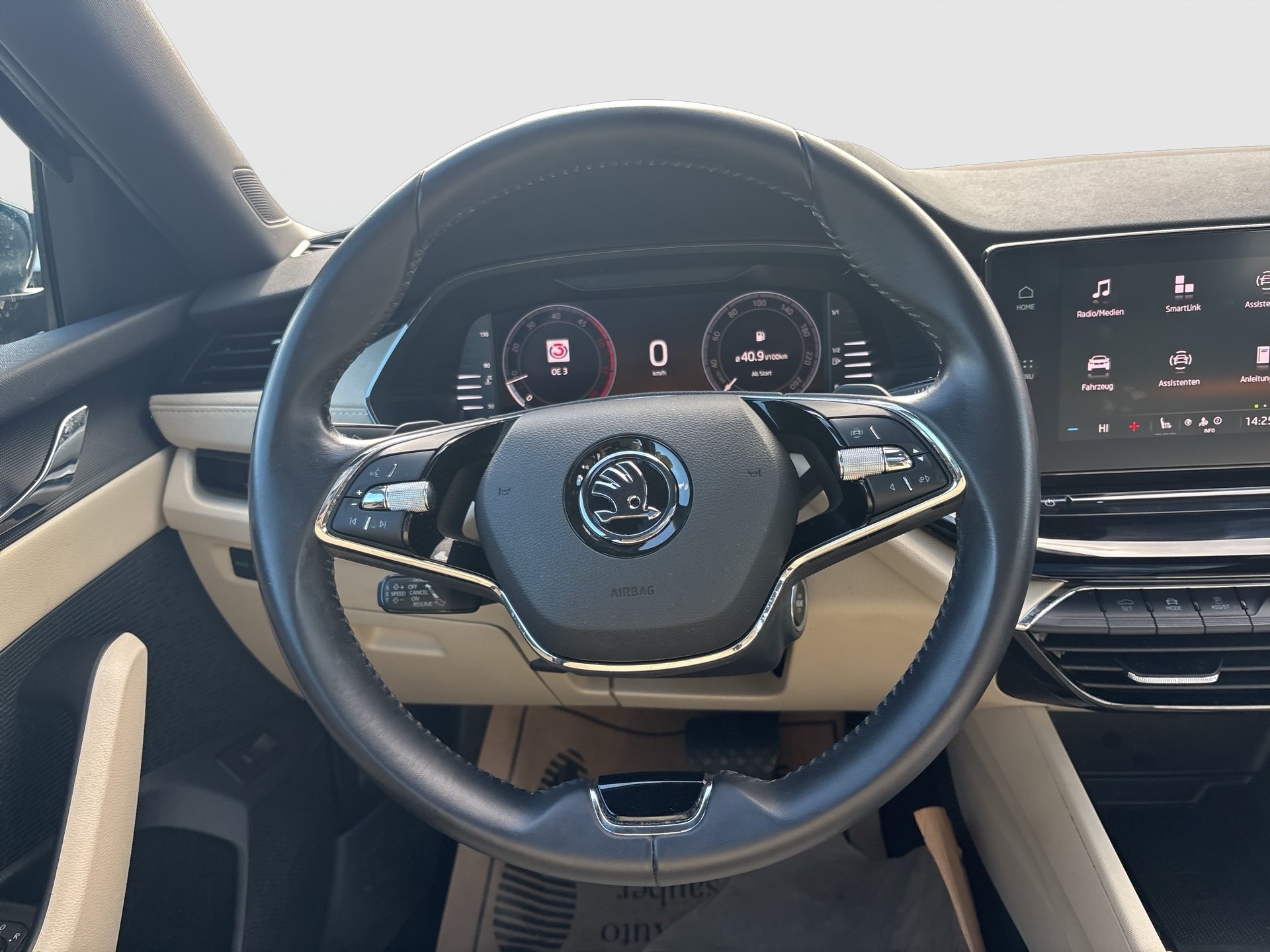 Skoda Octavia Combi 2.0 TDI Premium | Bild 13 von 24