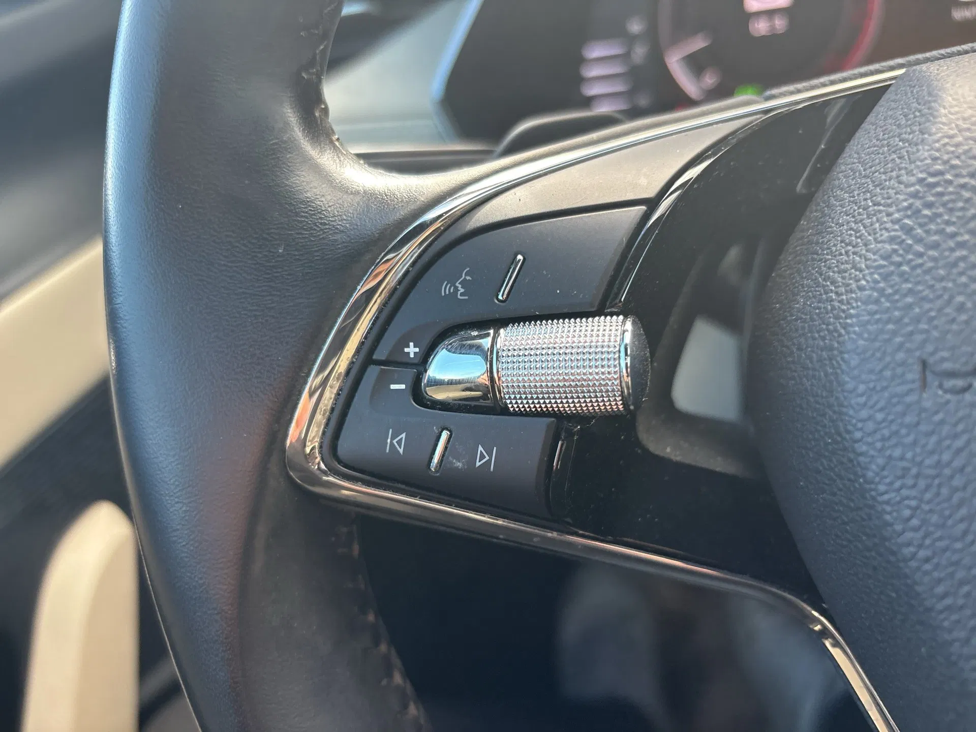 Skoda Octavia Combi 2.0 TDI Premium | Bild 15 von 24