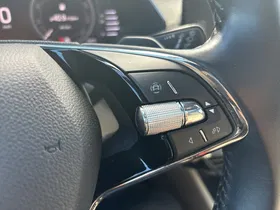 Skoda Octavia Combi 2.0 TDI Premium | Thumbnail 16 von 24