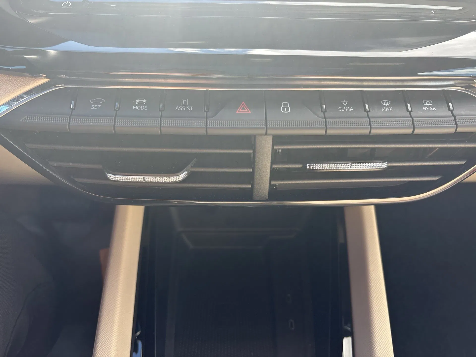 Skoda Octavia Combi 2.0 TDI Premium | Bild 18 von 24