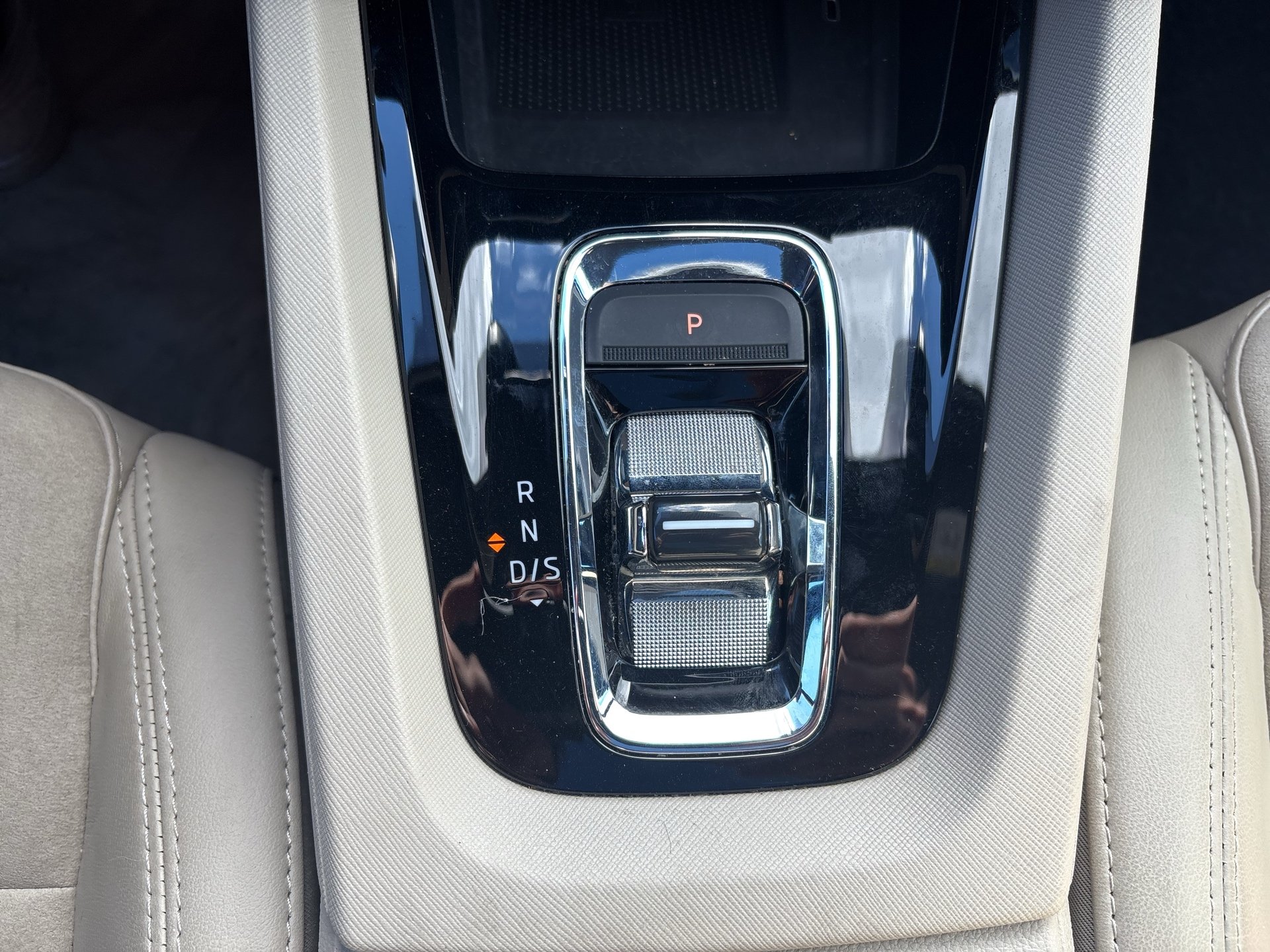 Skoda Octavia Combi 2.0 TDI Premium | Bild 19 von 24