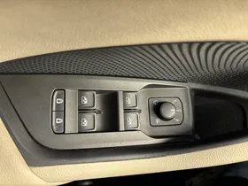 Skoda Octavia Combi 2.0 TDI Premium | Thumbnail 9 von 24