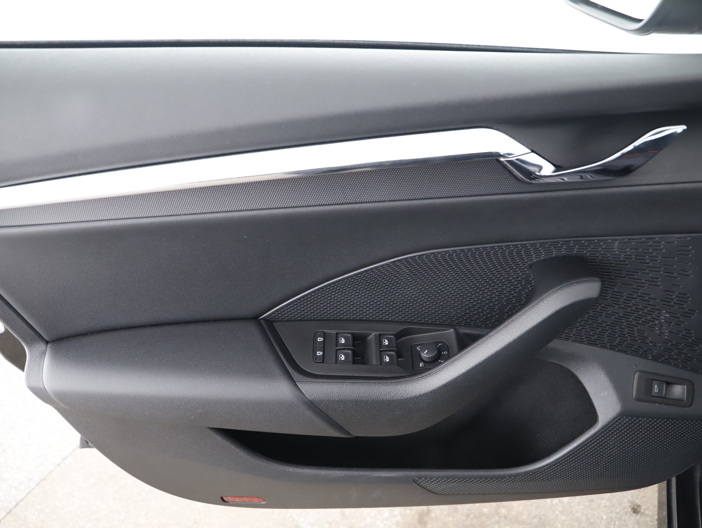 Skoda Octavia Combi 2.0 TDI Style | Bild 16 von 24