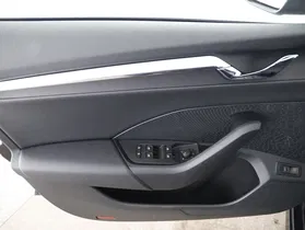 Skoda Octavia Combi 2.0 TDI Style | Thumbnail 16 von 24