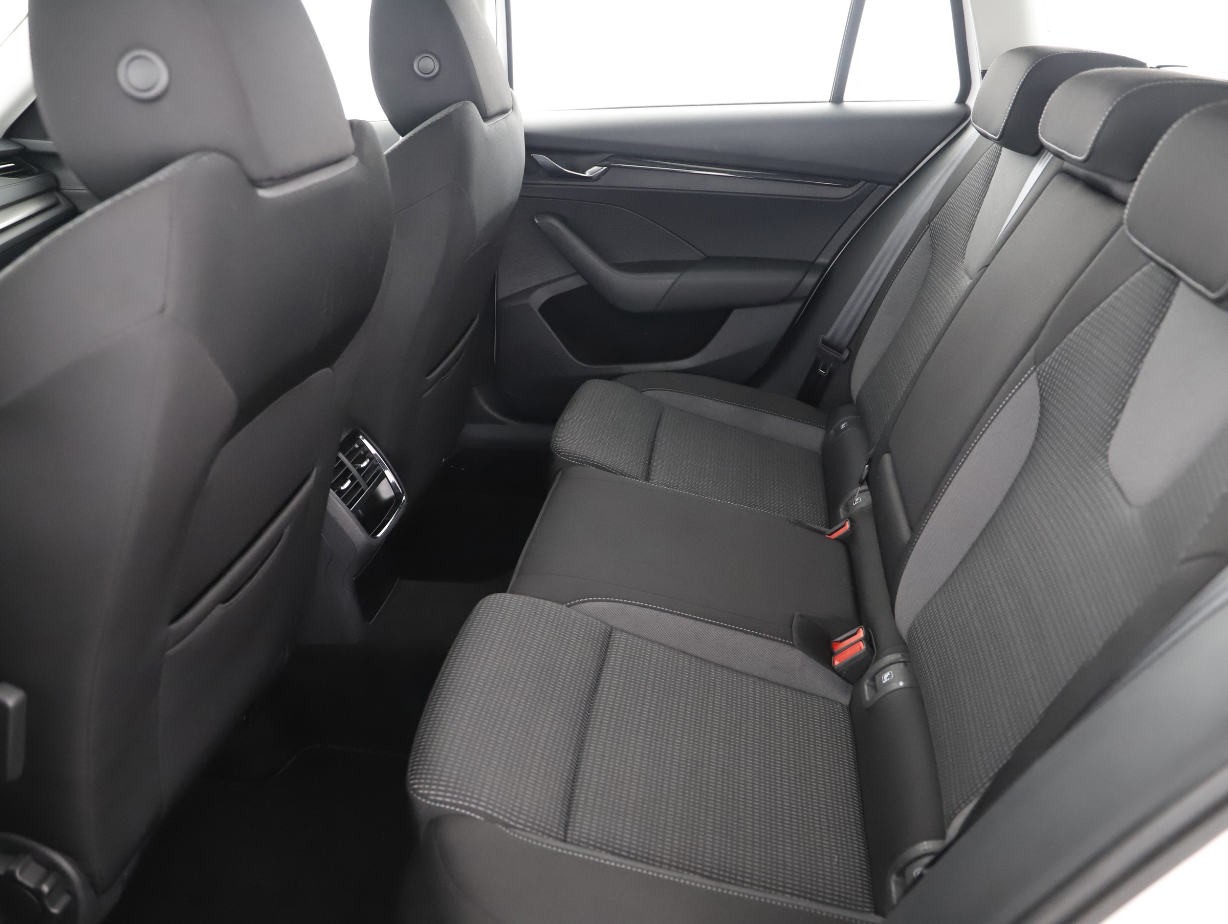 Skoda Octavia Combi 2.0 TDI Ambition | Bild 25 von 29