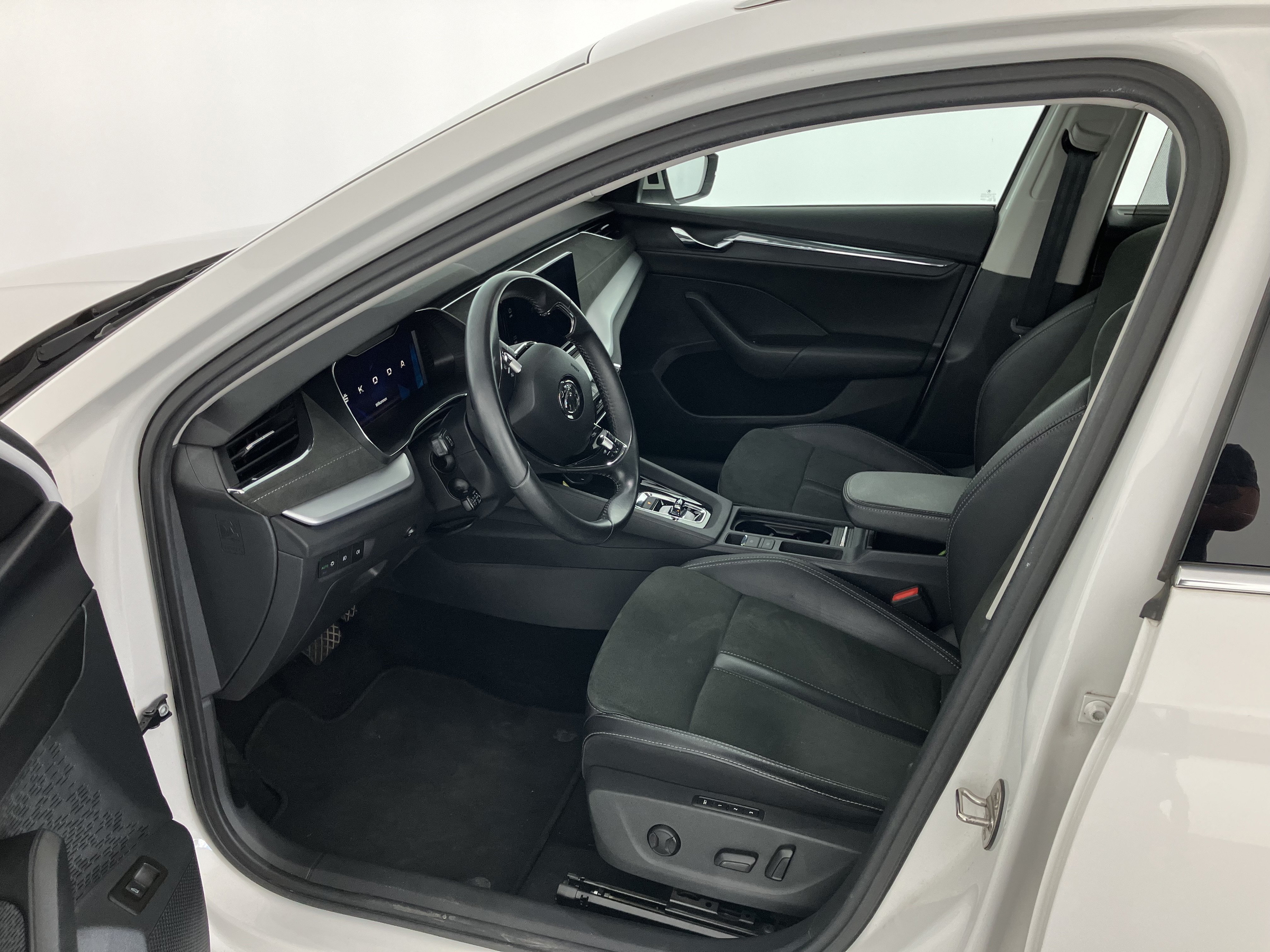 Skoda Octavia Combi 2.0 TDI Premium | Bild 11 von 15