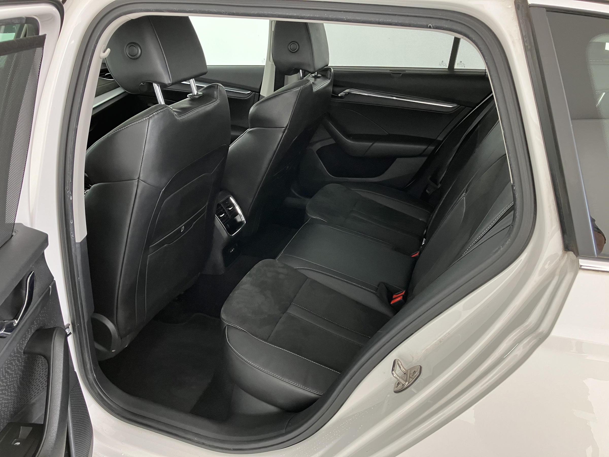 Skoda Octavia Combi 2.0 TDI Premium | Bild 5 von 15