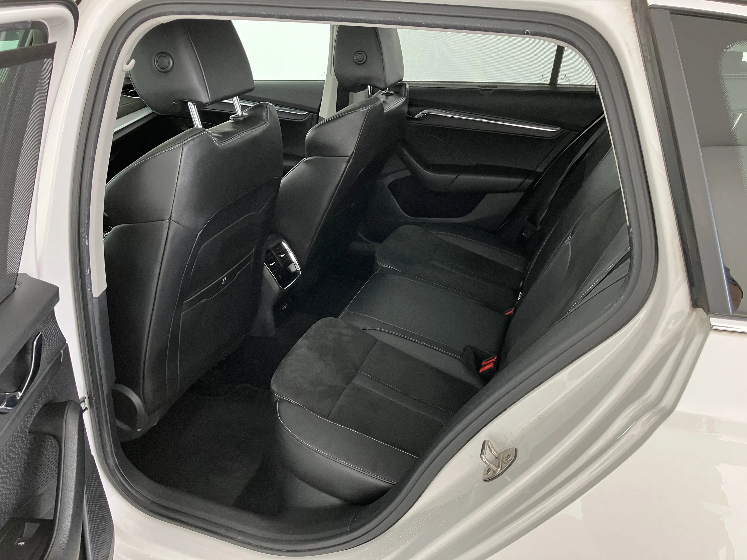 Skoda Octavia Combi 2.0 TDI Premium | Bild 5 von 15