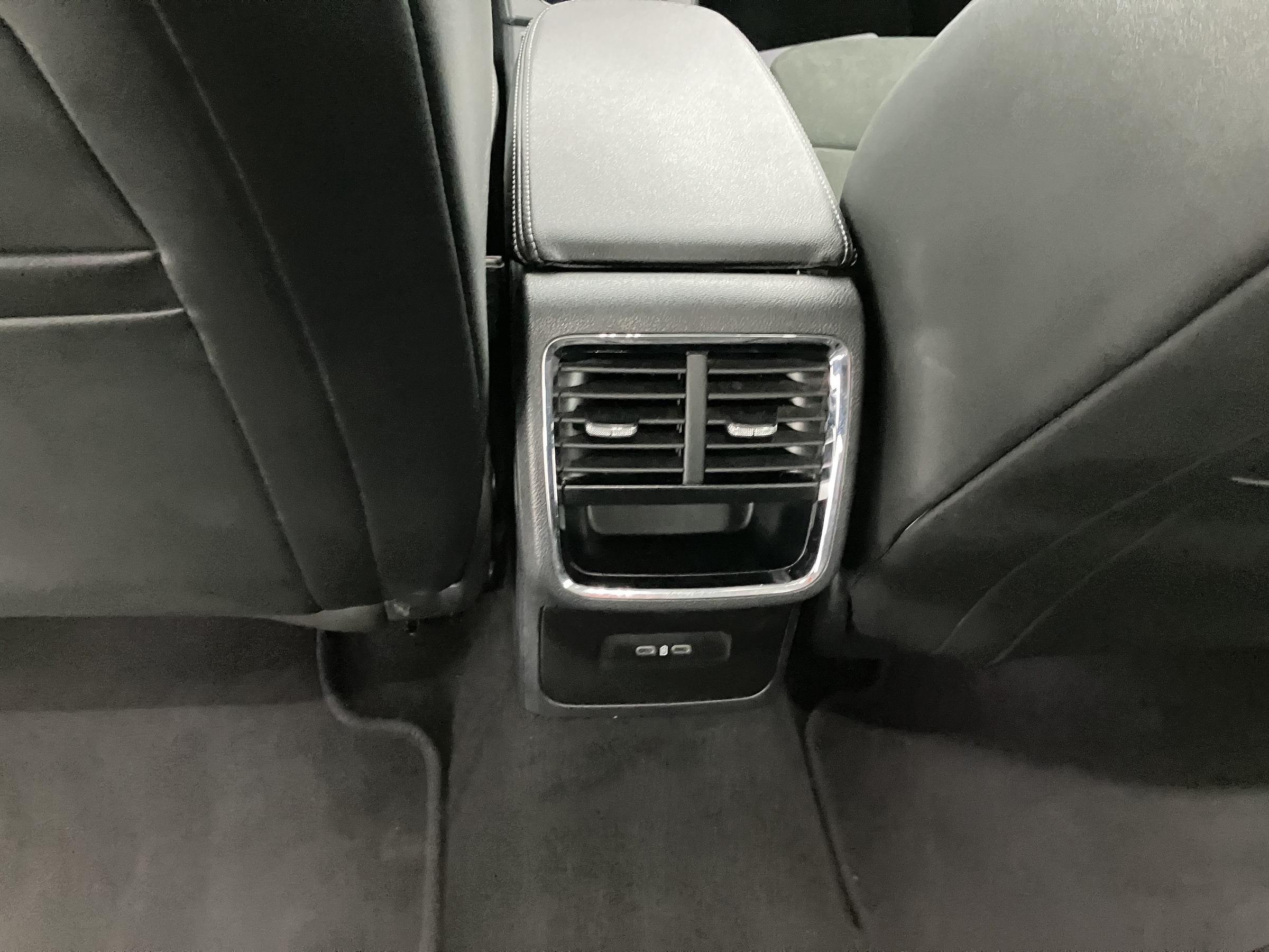 Skoda Octavia Combi 2.0 TDI Premium | Bild 6 von 15