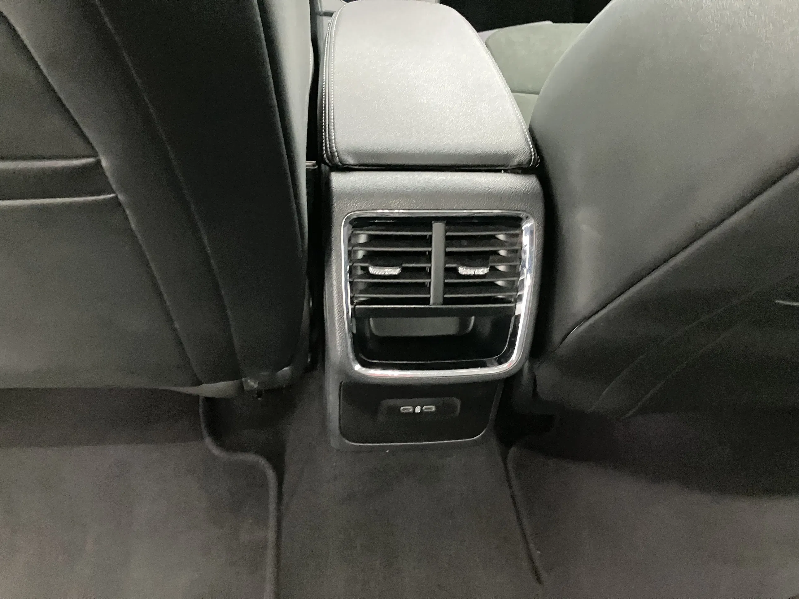 Skoda Octavia Combi 2.0 TDI Premium | Bild 6 von 15