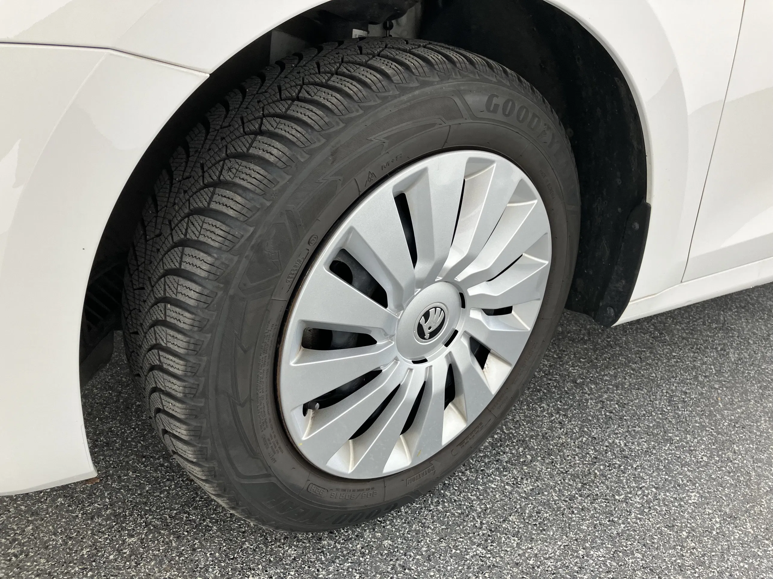 Skoda Octavia Combi 2.0 TDI Premium | Bild 8 von 15