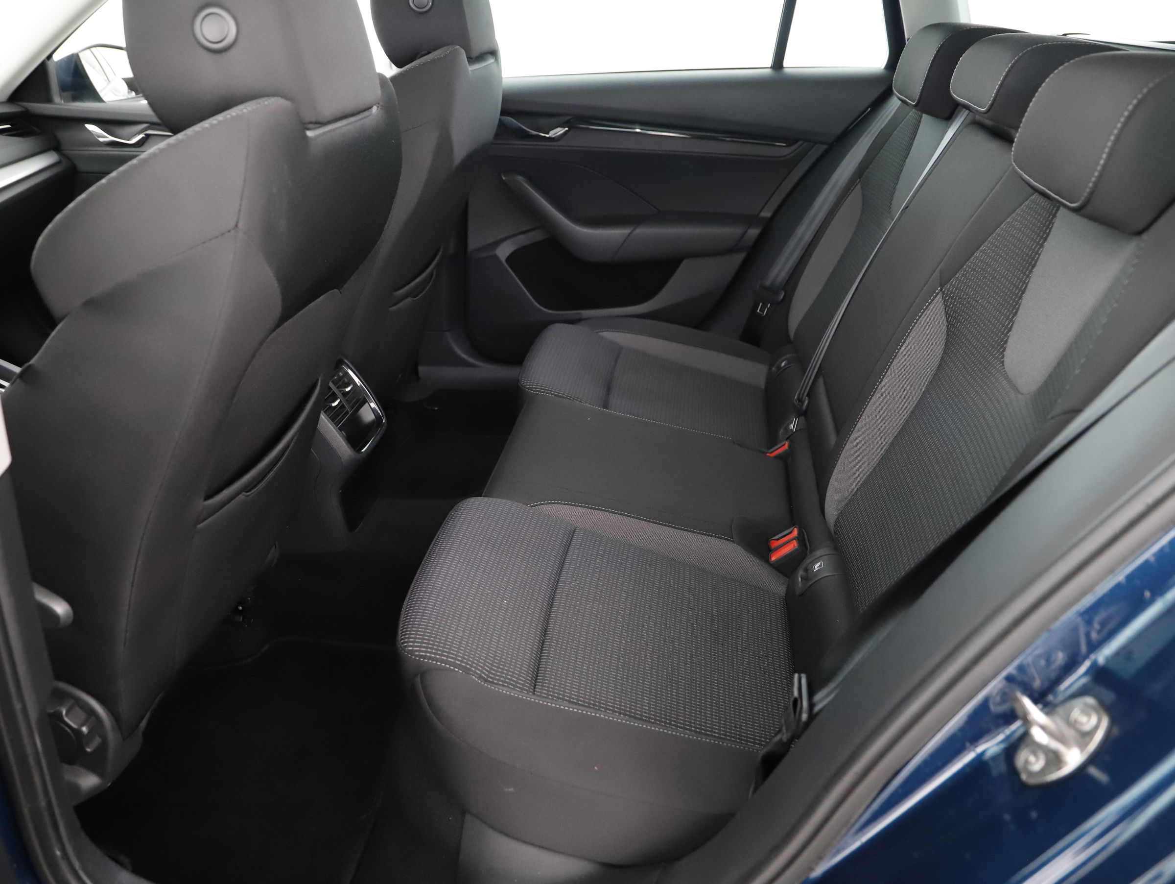 Skoda Octavia Combi 2.0 TDI Ambition | Bild 5 von 23