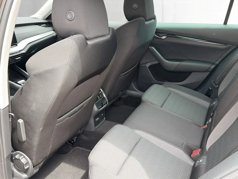 Skoda Octavia Combi 2.0 TDI Ambition | Bild 18 von 24
