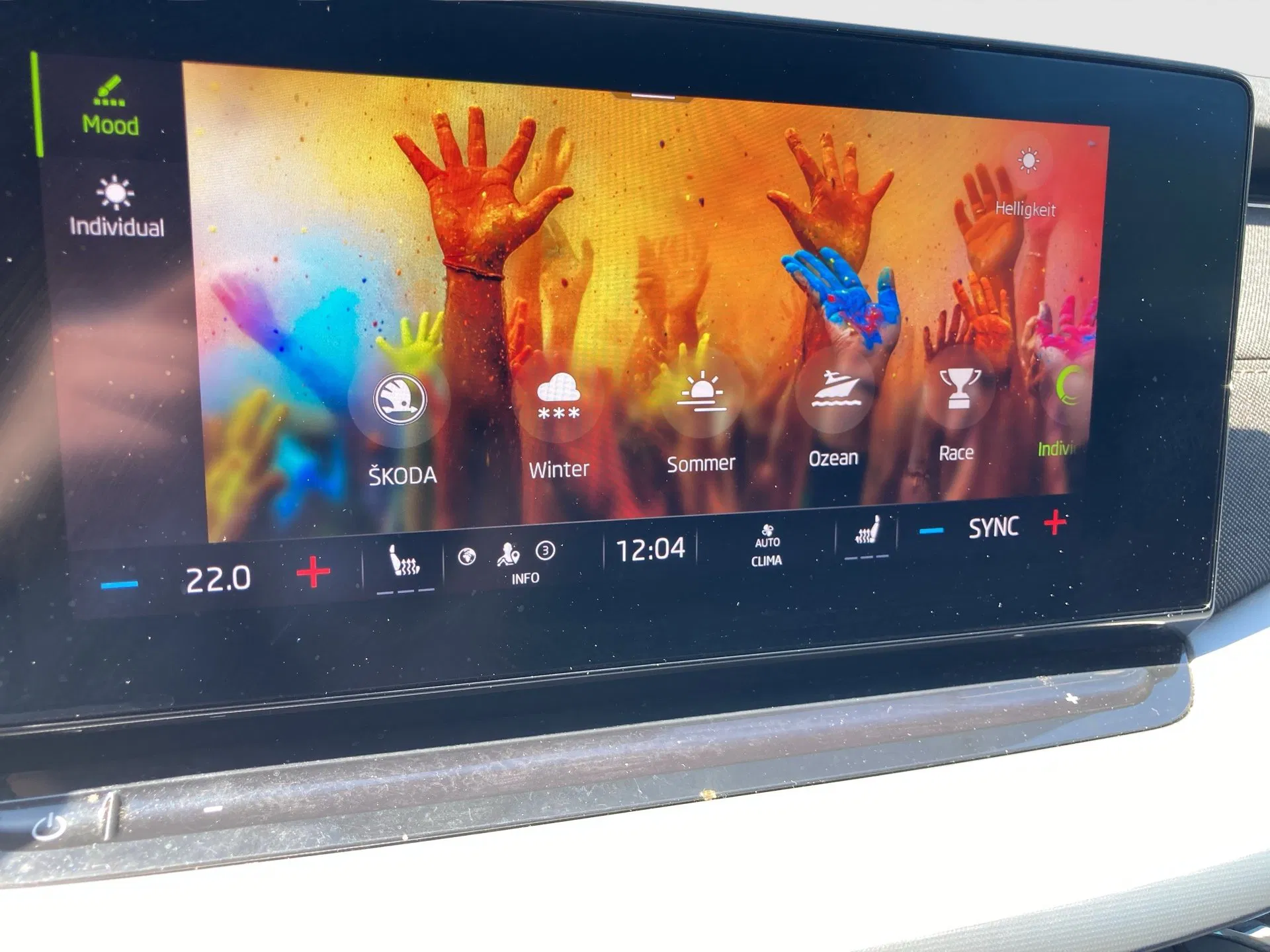 Skoda Octavia Combi 2.0 TDI Style | Bild 24 von 27