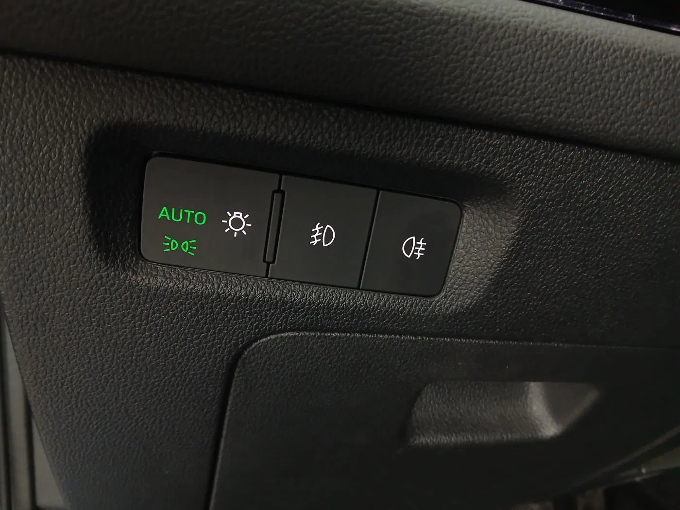 Skoda Octavia Combi 2.0 TDI Premium | Bild 12 von 30