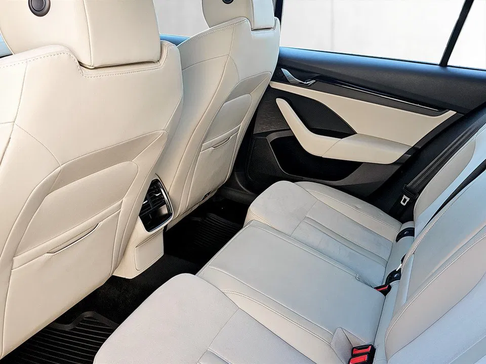 Skoda Octavia Combi 2.0 TDI Style | Bild 11 von 24