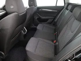 Skoda Octavia Combi 2.0 TDI Premium | Thumbnail 2 von 24