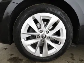 Skoda Octavia Combi 2.0 TDI Premium | Thumbnail 23 von 24