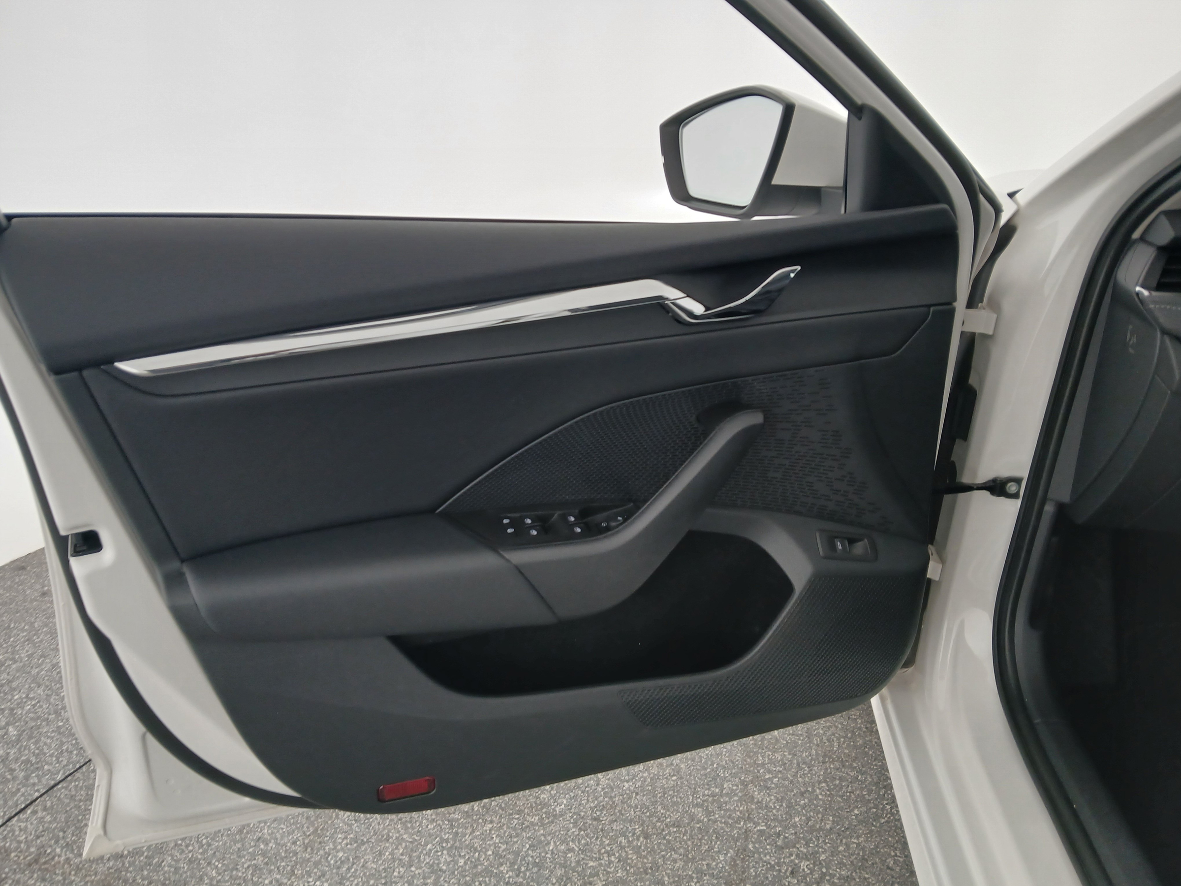 Skoda Octavia Combi 2.0 TDI Premium | Bild 10 von 30