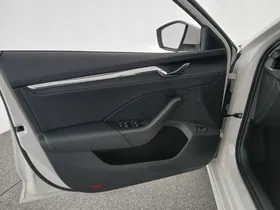 Skoda Octavia Combi 2.0 TDI Premium | Thumbnail 10 von 30