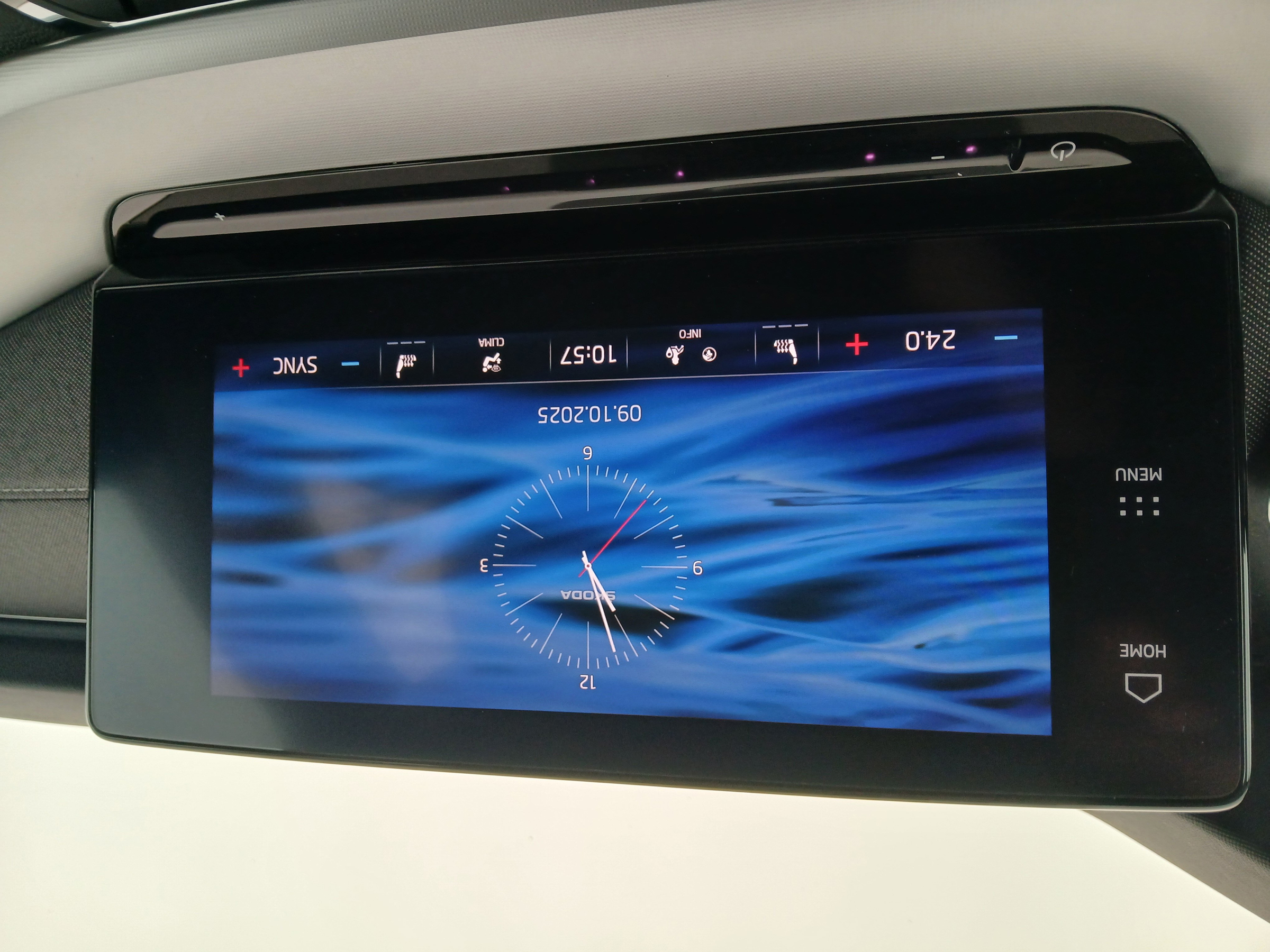 Skoda Octavia Combi 2.0 TDI Premium | Bild 19 von 30