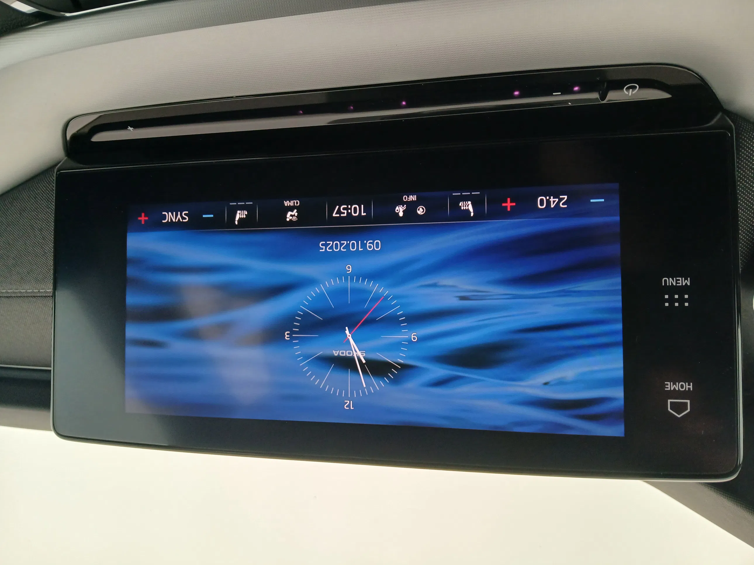 Skoda Octavia Combi 2.0 TDI Premium | Bild 19 von 30