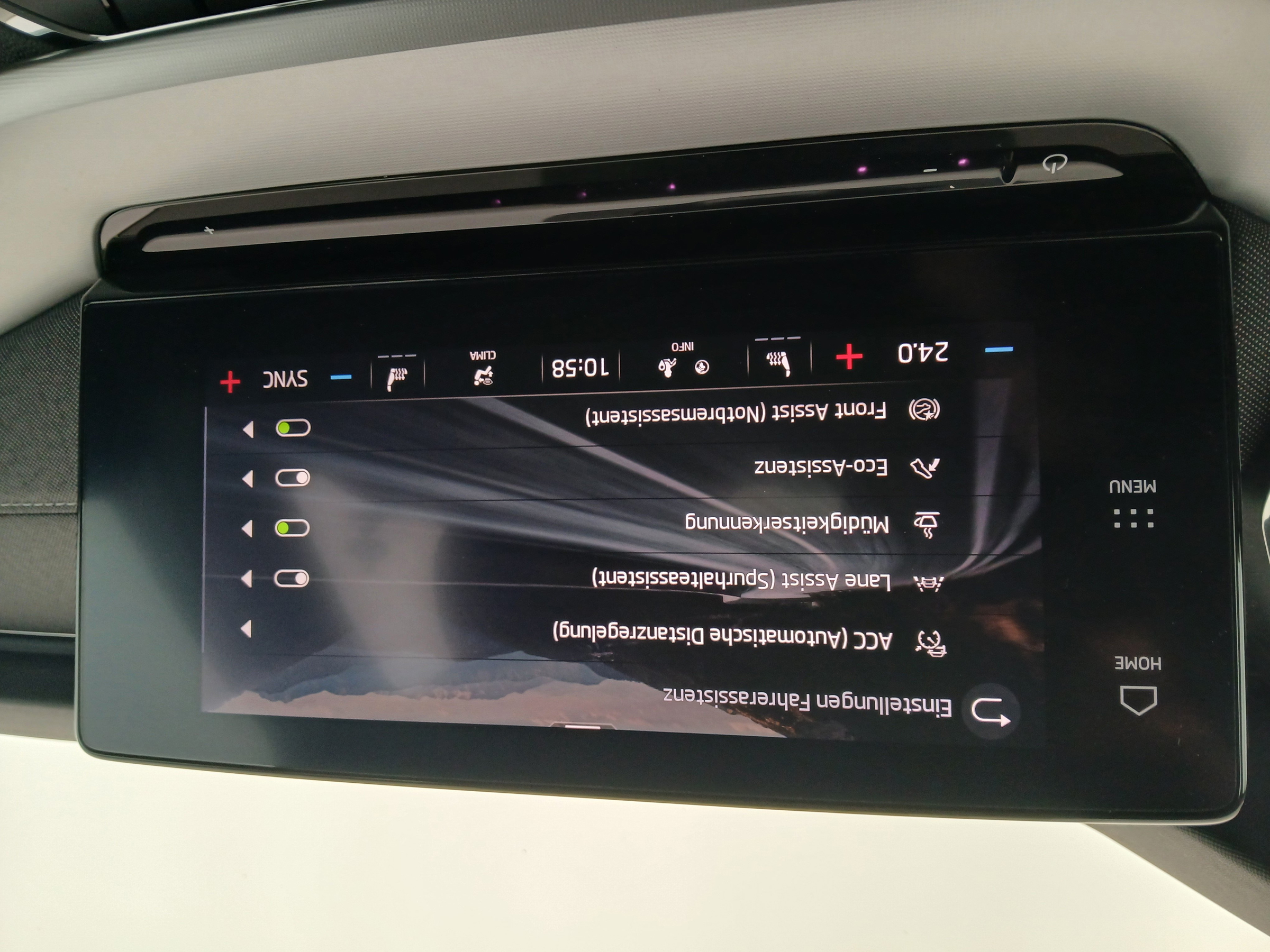 Skoda Octavia Combi 2.0 TDI Premium | Bild 22 von 30