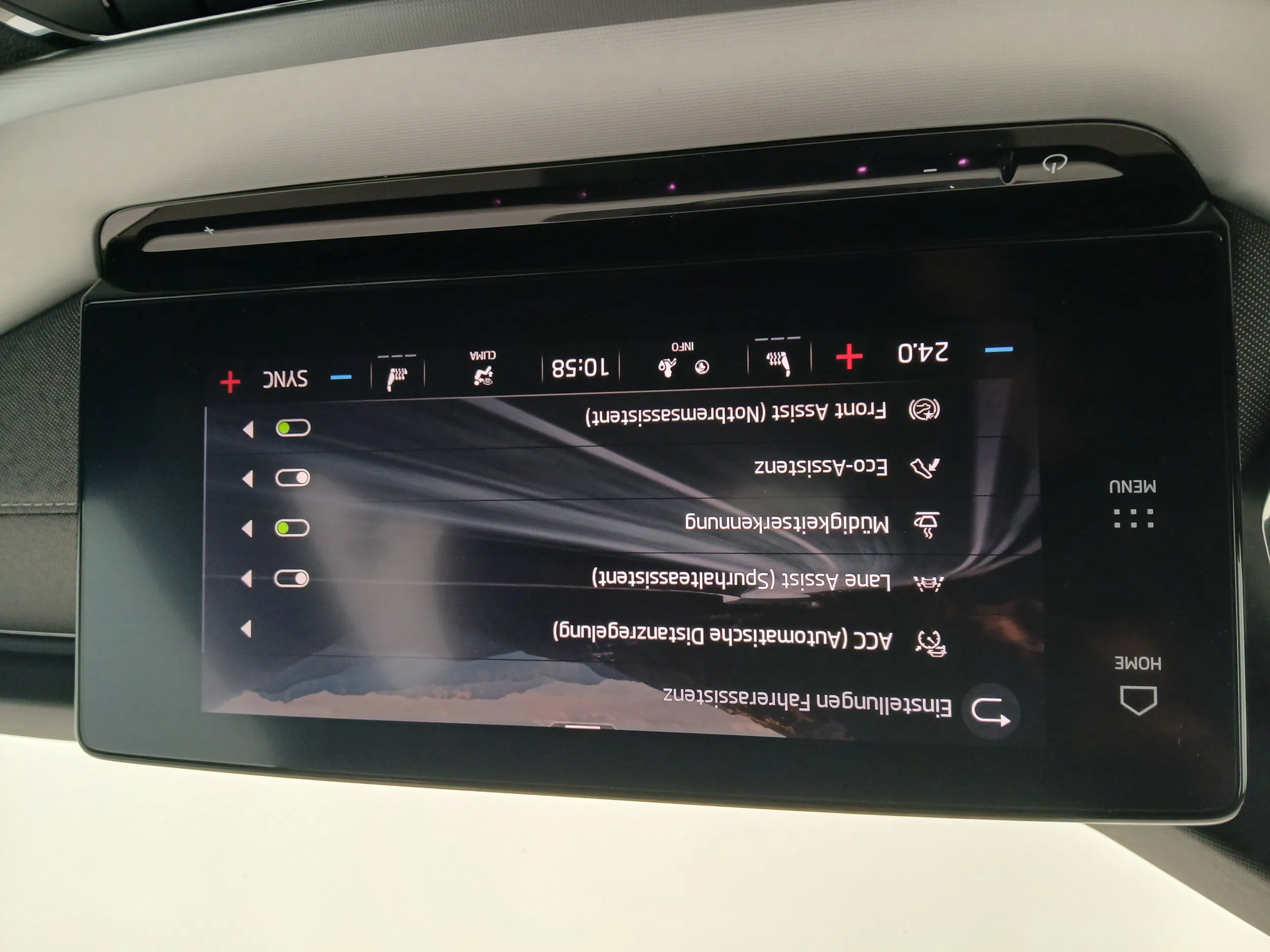 Skoda Octavia Combi 2.0 TDI Premium | Bild 22 von 30