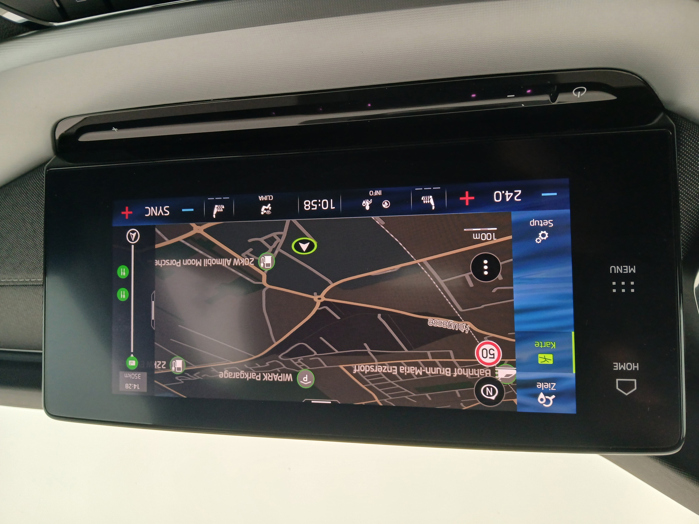 Skoda Octavia Combi 2.0 TDI Premium | Bild 24 von 30