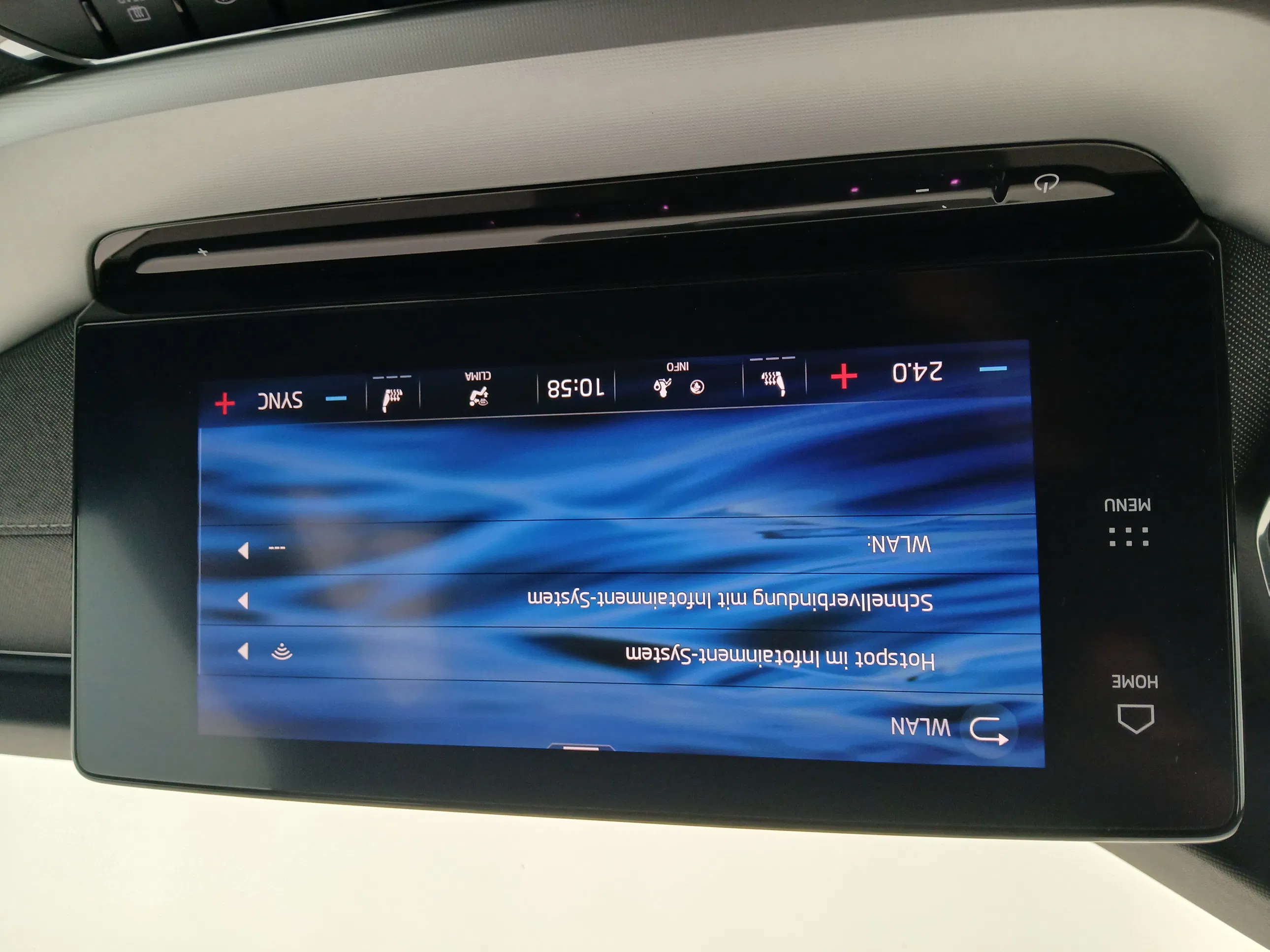 Skoda Octavia Combi 2.0 TDI Premium | Bild 25 von 30