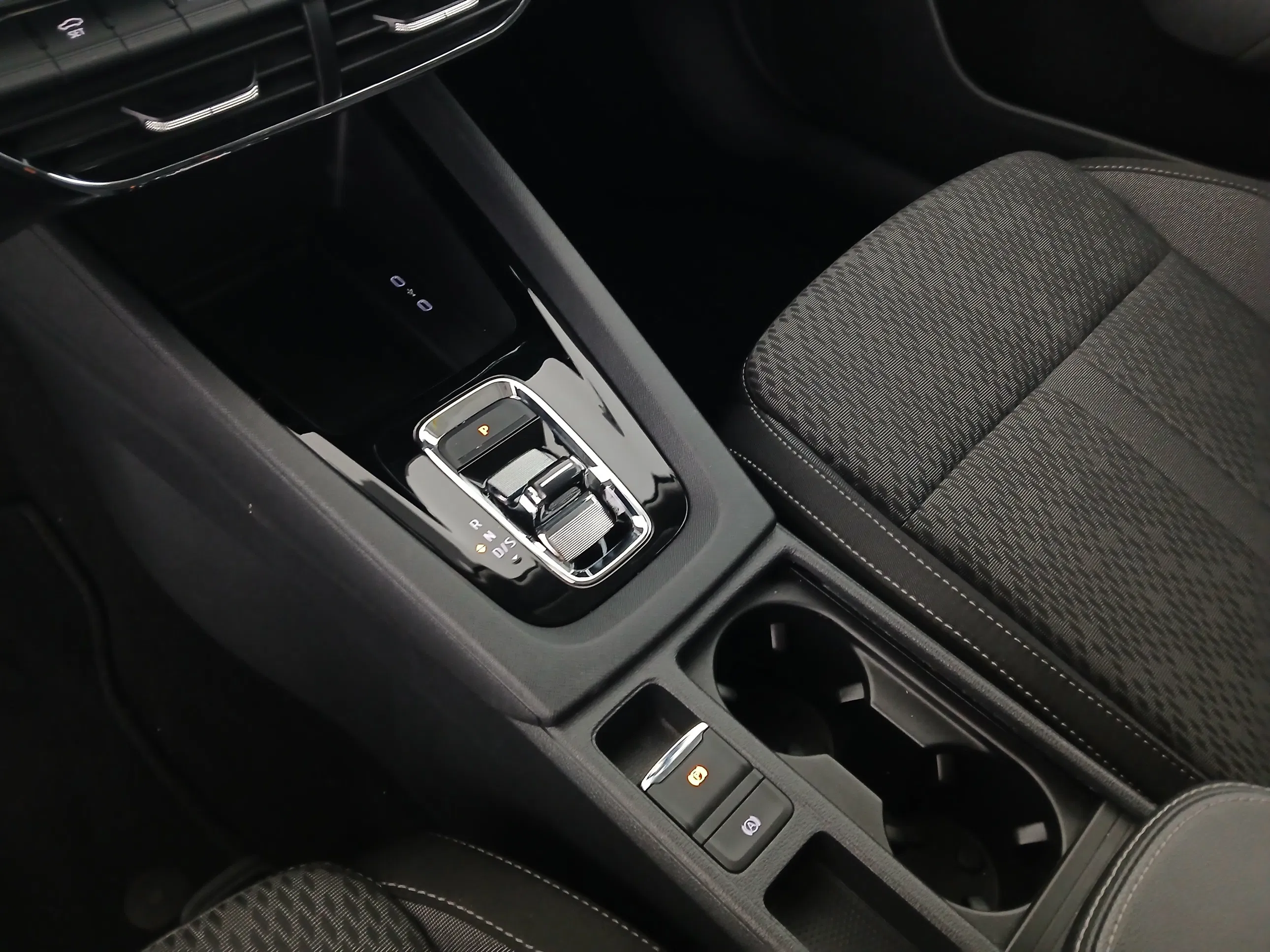 Skoda Octavia Combi 2.0 TDI Premium | Bild 26 von 30