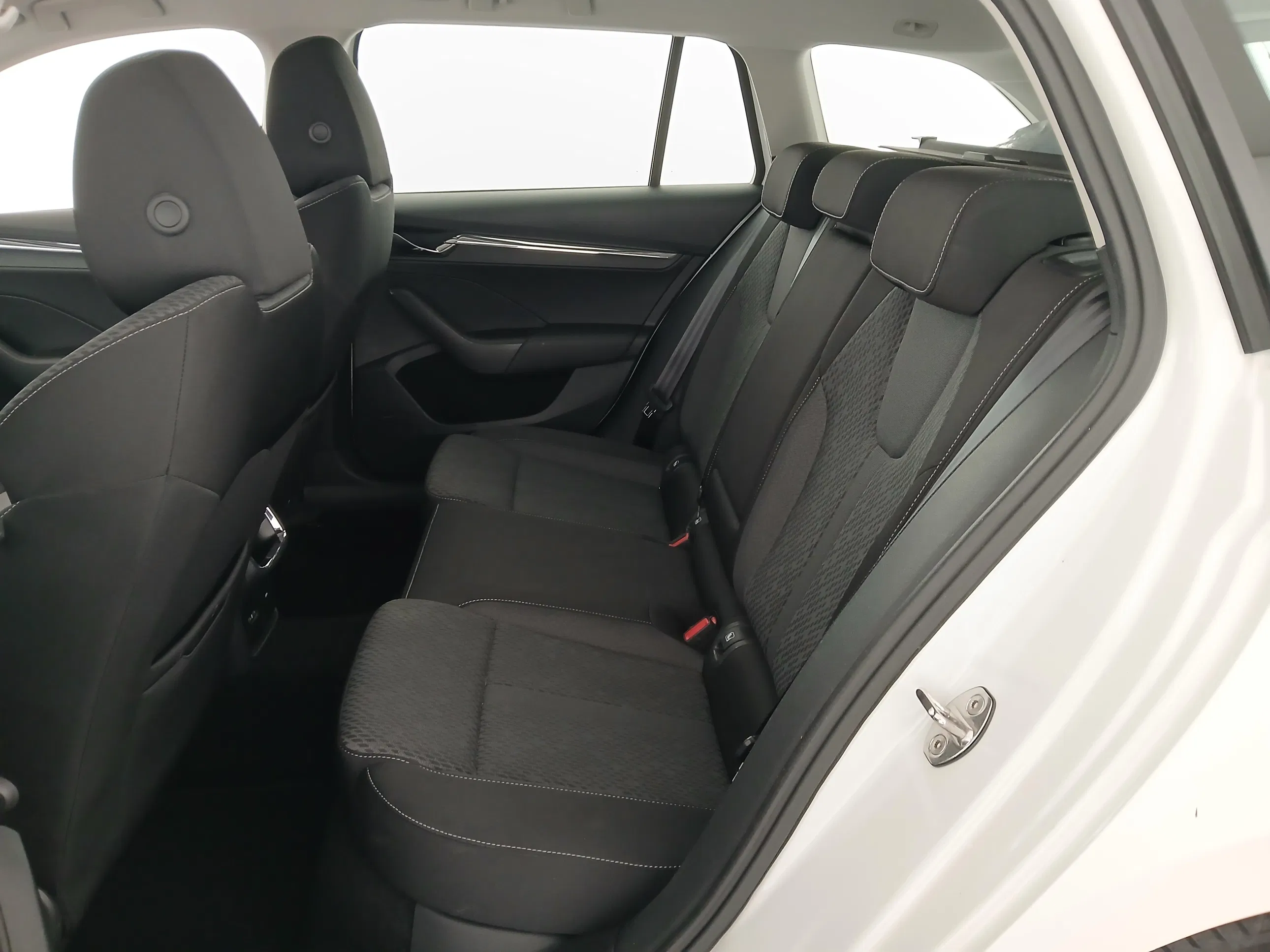 Skoda Octavia Combi 2.0 TDI Premium | Bild 27 von 30