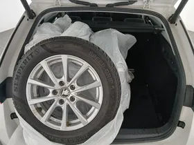 Skoda Octavia Combi 2.0 TDI Premium | Thumbnail 28 von 30